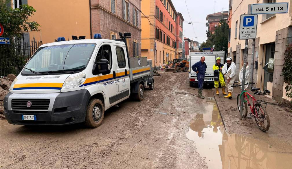 Il lavoro dei volontari trevigiani della Protezione civile a Bologna