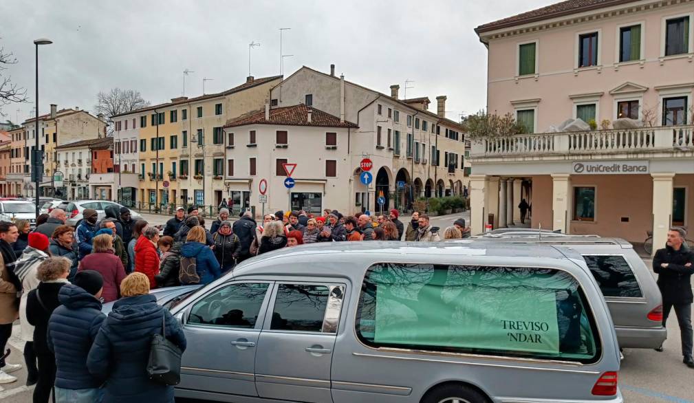 Seimila chilometri su un carro funebre, al via l’impresa solidale