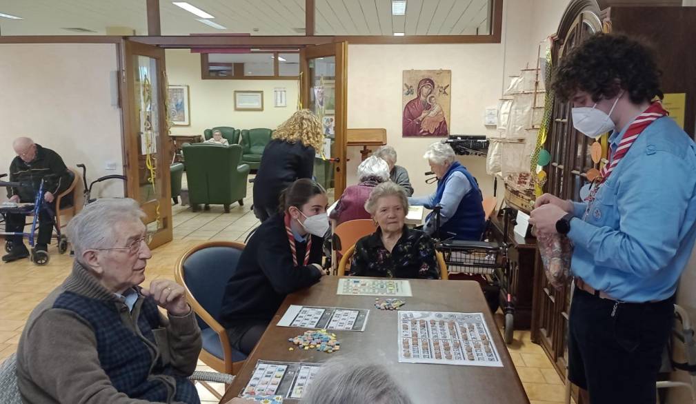 Tombolata di carnevale in casa di riposo per gli scout di Cavaso