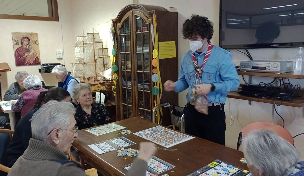 Tombolata di carnevale in casa di riposo per gli scout di Cavaso