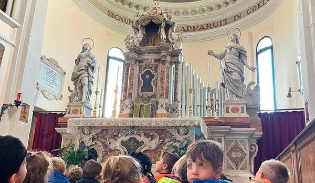 Cavriè, la chiesa spiegata da “piccole guide”, i bimbi della scuola dell’infanzia