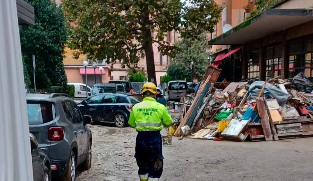 Il lavoro dei volontari trevigiani della Protezione civile a Bologna