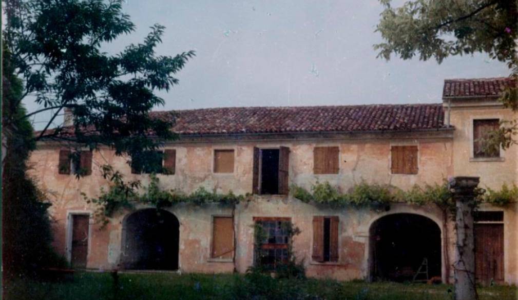 Lovadina, villa Bertelli Maura riprende vita, la parrocchia avvia i lavori nella barchessa