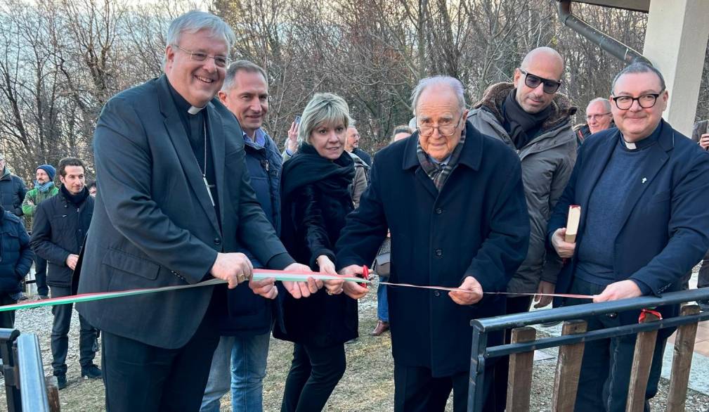 Un momento dell’inaugurazione alla presenza del vescovo di Treviso, mons. Michele Tomasi