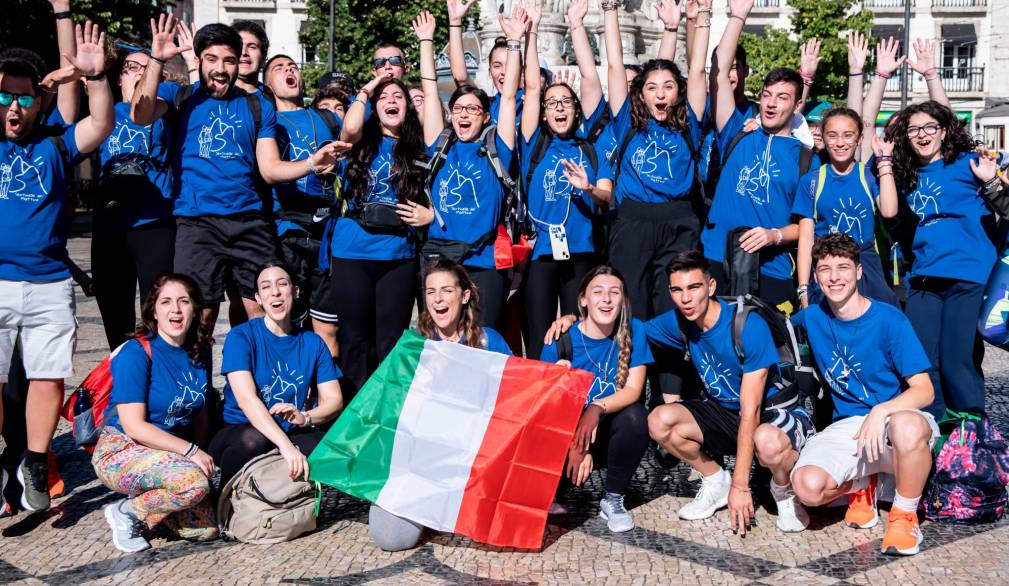 La gioia dei primi italiani a Lisbona (foto Sir/Siciliani Gennari)