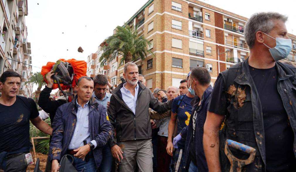 A Valencia una domenica di lacrime e rabbia: sotto il fango la gente ha perso tutto