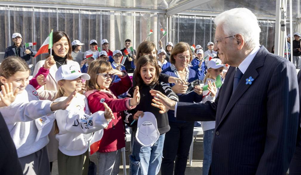 Mattarella a Venezia per il 4 novembre. Il saluto alle scolaresche presenti