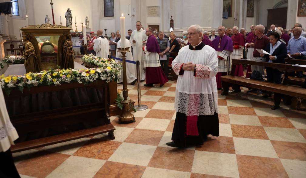 Mons. Bonora in occasione della Peregrinatio corporis di san Pio X a Treviso