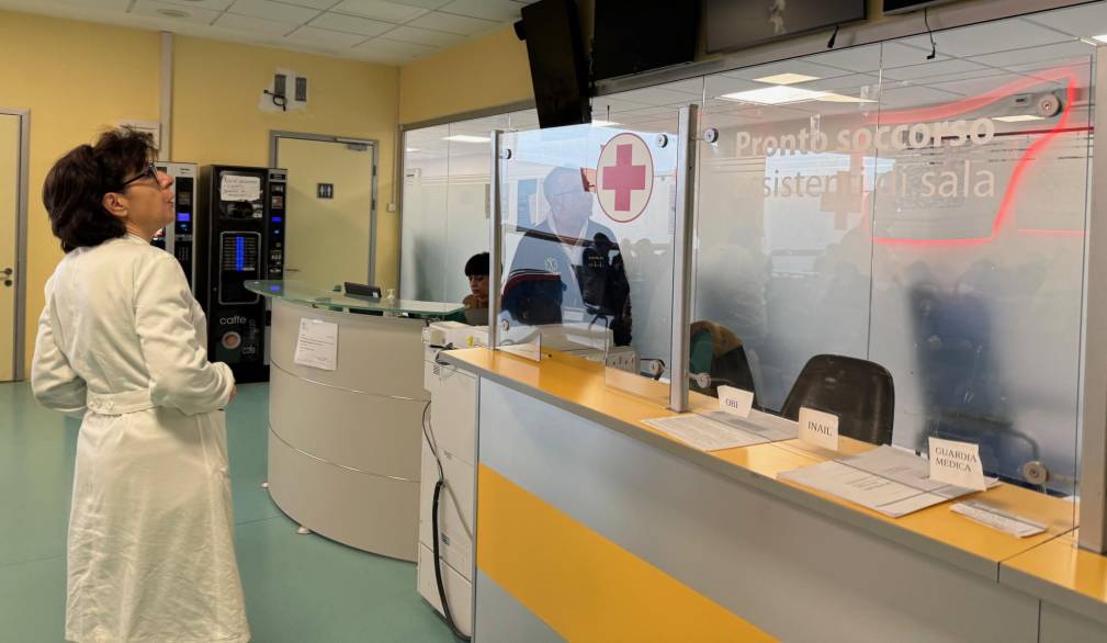 Attimi di terrore al Pronto soccorso di Mestre, violento distrugge la sala d’attesa