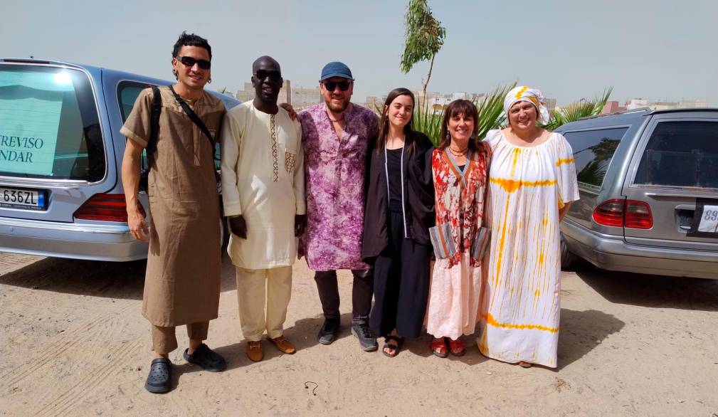 La carovana che ha viaggiato per 11 giorni, per portare i due carri funebri da Treviso a Saint Louis, in Senegal