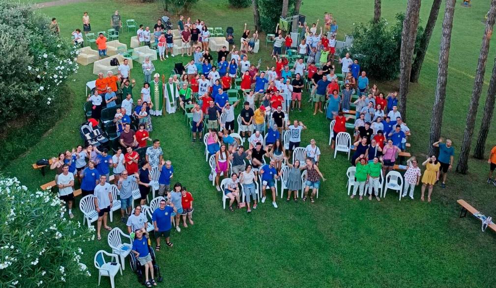 Il vescovo Michele alla Stella Maris di Bibione