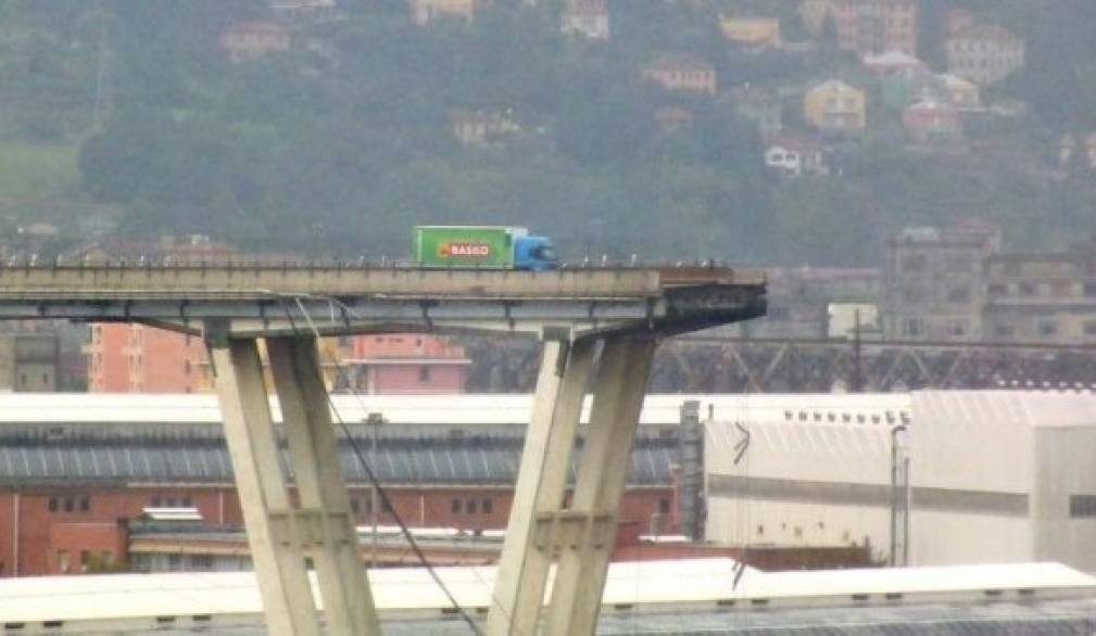 Crolla il ponte Morandi a Genova. Card. Bagnasco: “La città è stata ferita da questa tragedia ma non sarà assolutamente piegata”