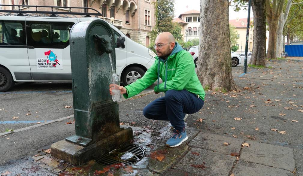 I Pfas nelle acque potabili italiane. Greenpeace presenta la mappa e denuncia la mancanza di controlli