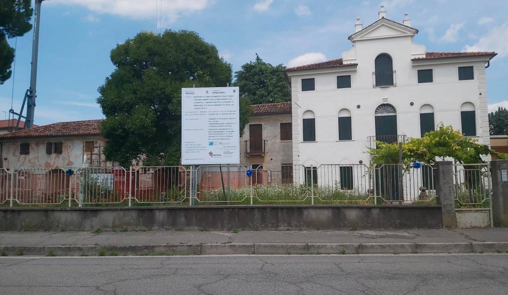 Lovadina, villa Bertelli Maura riprende vita, la parrocchia avvia i lavori nella barchessa