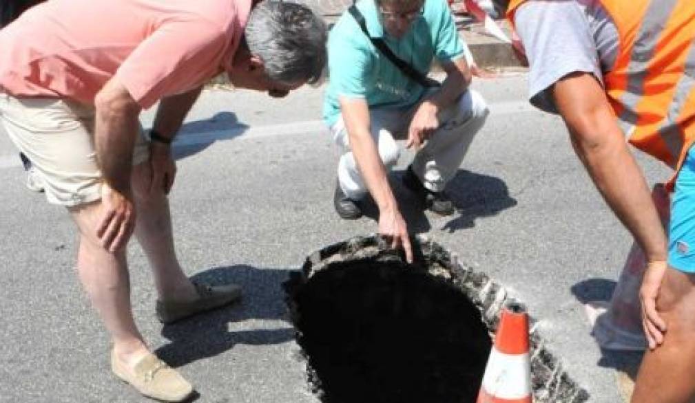 Voragine sul cavalcavia di Treviso, conclusi i lavori. Strada riaperta