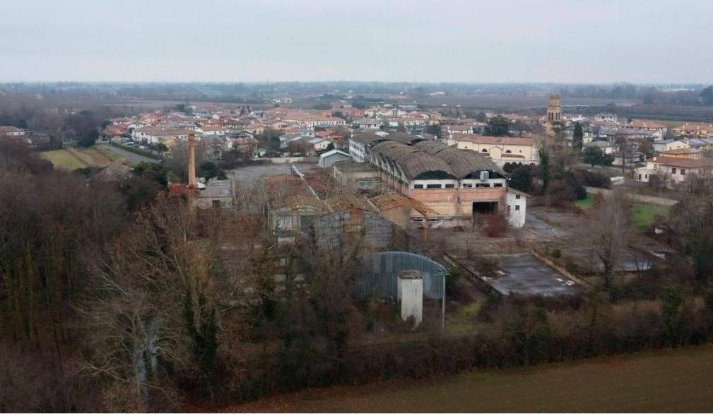 Veduta aerea di Pezzan, con l’ex cartiera (Foto Comune Carbonera - Facebook)