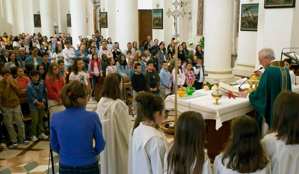 Ill saluto di don Bruno Cavarzan a Tombolo. Foto Ennio Lago