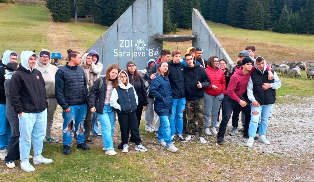 Gli studenti di quinta superiore all’Alberini in gita in Bosnia, dove hanno anche portato aiuti umanitari