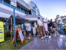 Cittadini statunitensi in fila per il voto