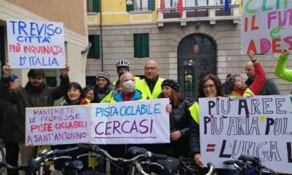 Da Sant'Antonino la protesta del comitato: &quot;Strade e cemento più forti del coronavirus&quot;