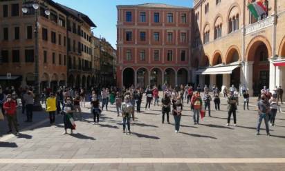 Treviso, commercianti in piazza. Dal Comune un aiuto alle imprese