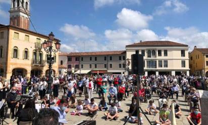 Messa in piazza per i defunti a Mirano, per la festa del Corpus Domini