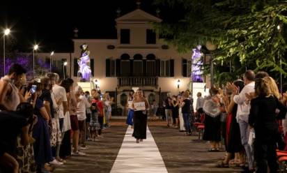 Monastier: l'emozionante sfilata delle donne in rosa