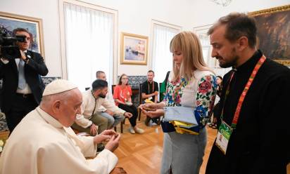 L’incontro del Papa con la delegazione di giovani ucraini (foto Vatican Media/Sir)