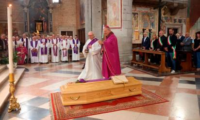 I funerali di don Lino Cusinato a San Nicolò - Fotofilm