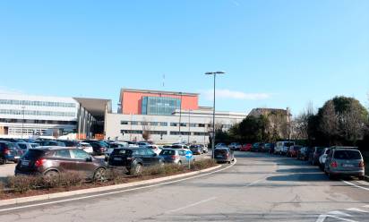 Parcheggi davanti all’ospedale Ca’ Foncello. Foto: Fotofilm