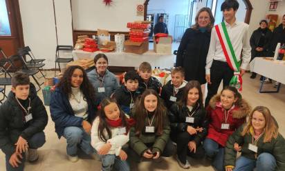 I doni raccolti dagli alunni di Silea consegnati ai bambini dell’ex Caserma Serena