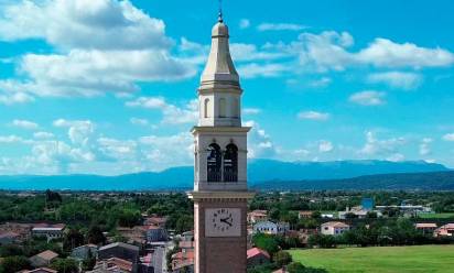 Santandrà, i cento anni del campanile