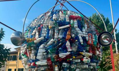 La Terra e i rifiuti: a San Biagio di Callalta esposta un’originale installazione