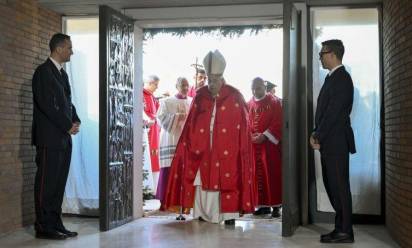 Aperta la Porta santa nel carcere di Rebibbia: “Non perdete la speranza”