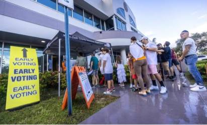 Cittadini statunitensi in fila per il voto