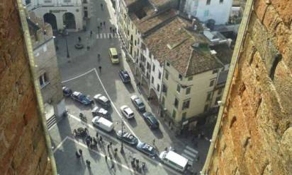 Via le auto da piazza dei Signori, c'è l'ordinanza