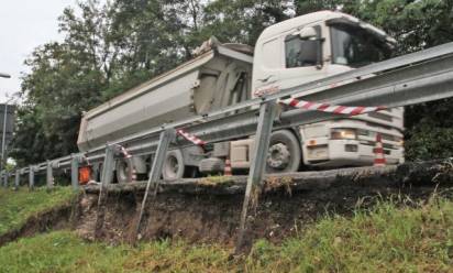 Smottamento sul cavalcavia di San Giuseppe, disagi per il traffico