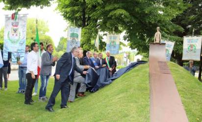 Inaugurato a Paderno del Grappa il Monumento all'Emigrante