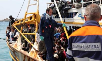 Sbarchi: plauso a Mare nostrum, ma preoccupa l'accoglienza