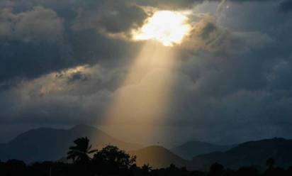 DOSSIER NATALE: la luce splende nelle tenebre