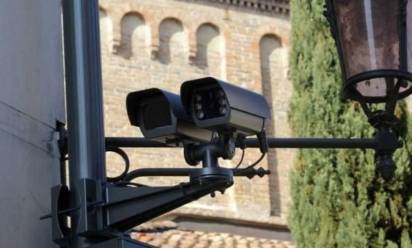 Nella foto una telecamera di controllo della ztl a San Francesco