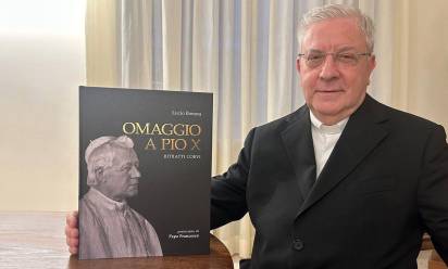 Mons. Lucio Bonora, con il recente volume dedicato a san Pio X