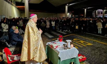 La celebrazione della messa della Vigilia lo scorso anno, sempre alla stazione delle corriere di Treviso